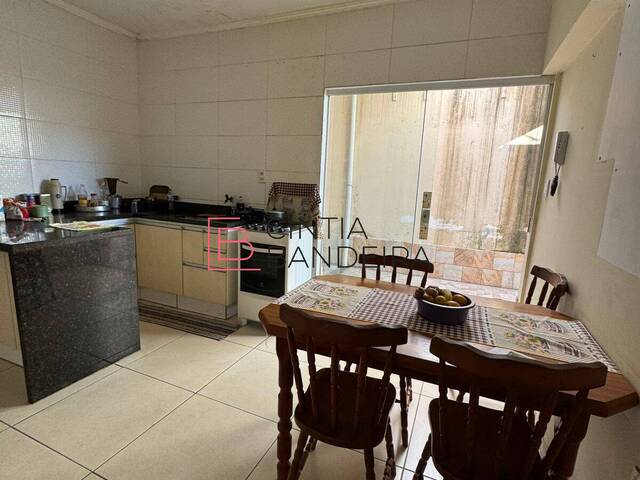 #101 - Casa para Venda em Taubaté - SP - 2
